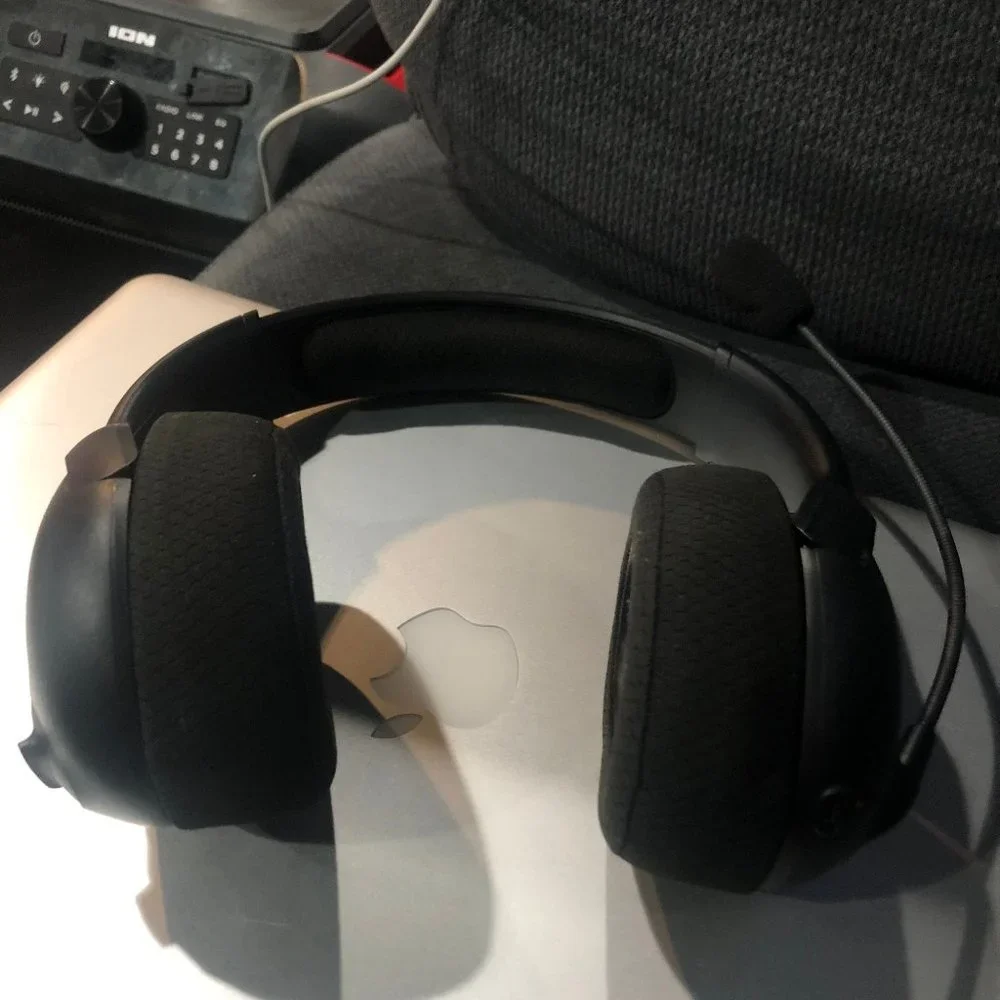 Playstation 5 & 4 LVL50 Wireless Stereo Headset with Noise Cancelling Microphone